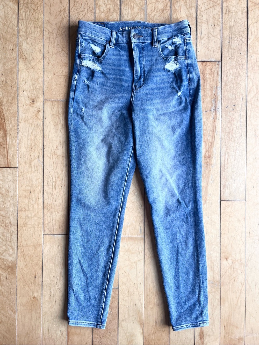 American Eagle Outfitters Women’s Skinny Jeans - Medium Blue Distressed
